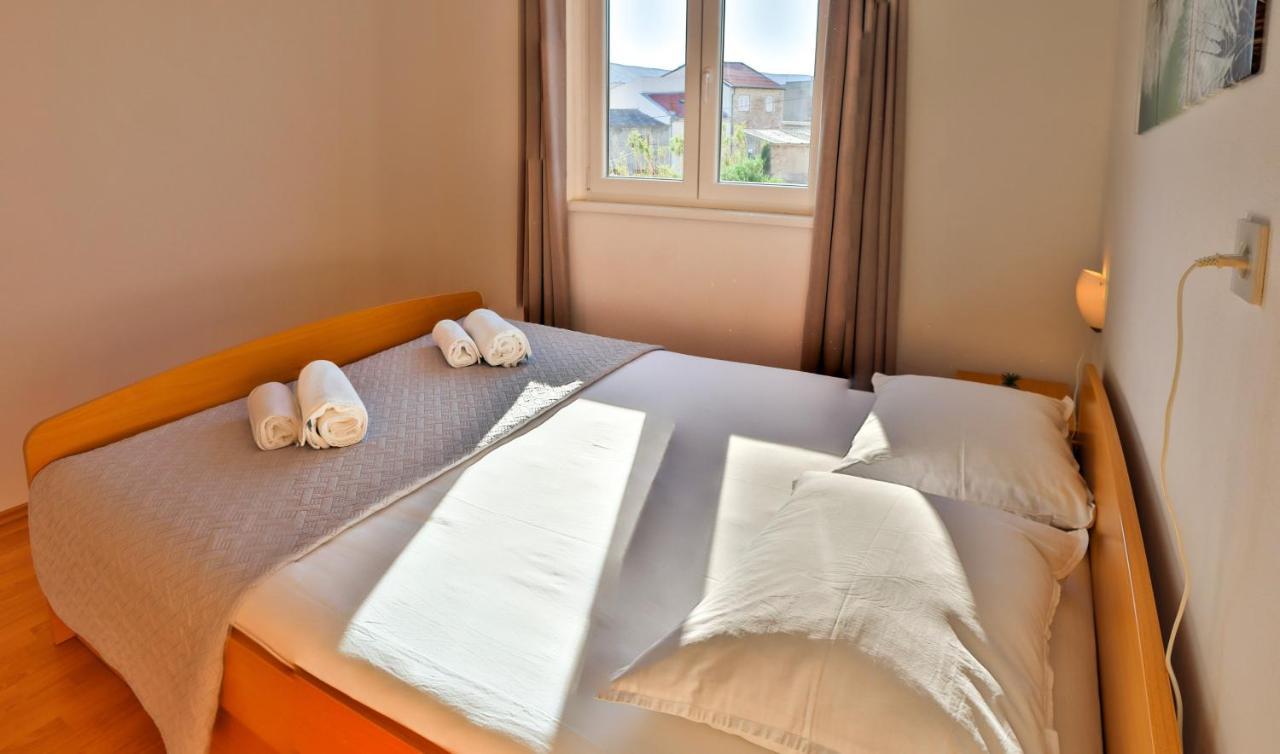 Apartmani Nana Mija Паг Екстер'єр фото