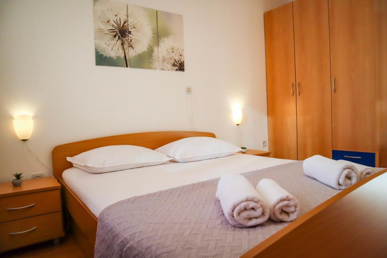 Apartmani Nana Mija Паг Екстер'єр фото