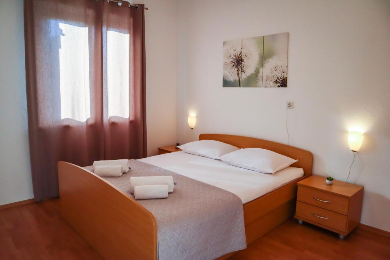 Apartmani Nana Mija Паг Екстер'єр фото