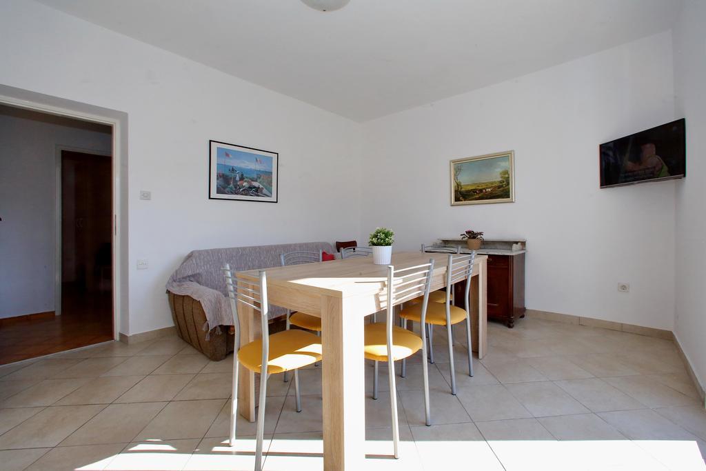 Apartmani Nana Mija Паг Екстер'єр фото